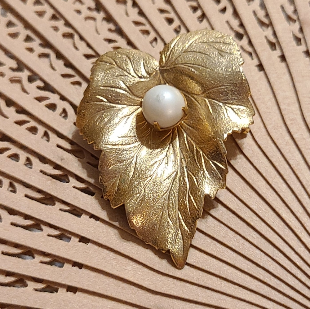 Classic Brooch Pin